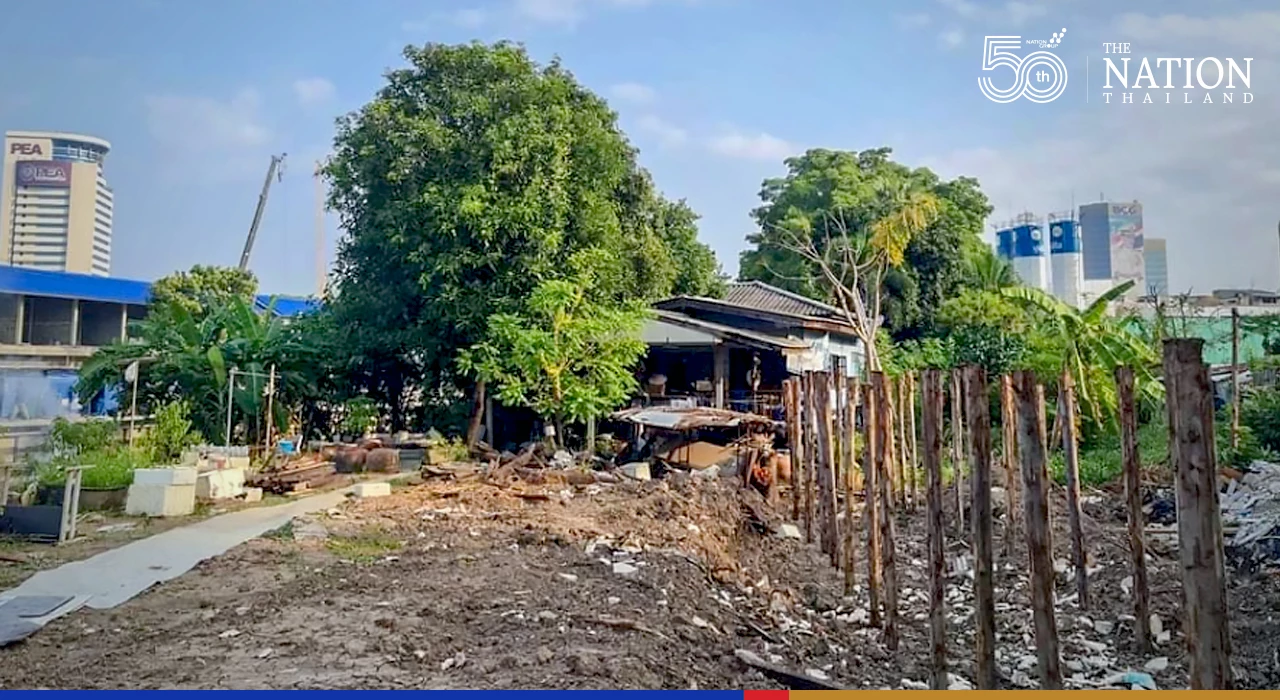 Last 3 families encroaching on Prem Prachakorn canal agree to leave