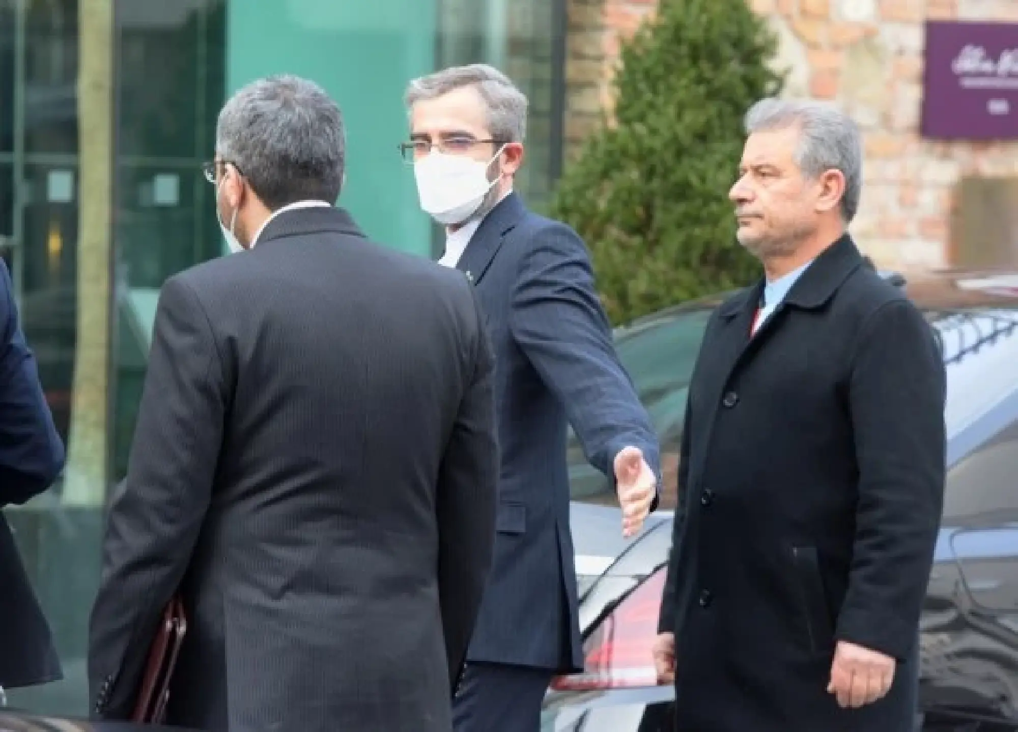 Iran\'s chief nuclear negotiator Ali Bagheri Kani (C) arrives at the venue of the new round of Iranian nuclear deal talks in Vienna, Austria, Nov. 29, 2021. (Xinhua/Guo Chen)