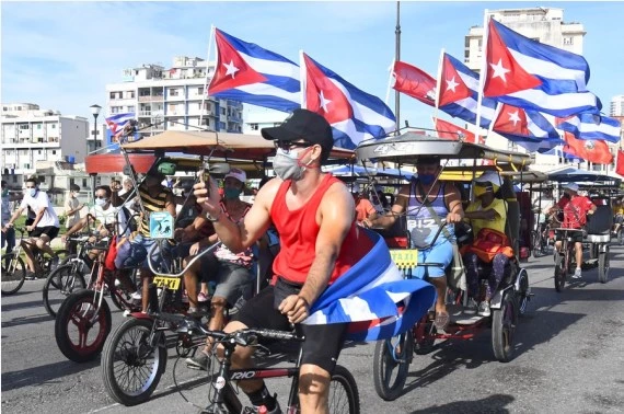 Hundreds of people participate in a rally against the six-decade U.S. embargo in Havana, Cuba, Aug. 5, 2021. (Photo by Joaquin Hernandez/Xinhua)