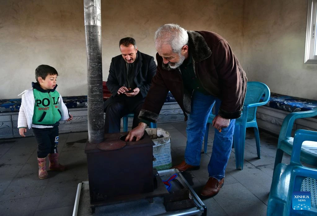 Syrian farmers resort to cow dung as heating fuel amid U.S. sanctions