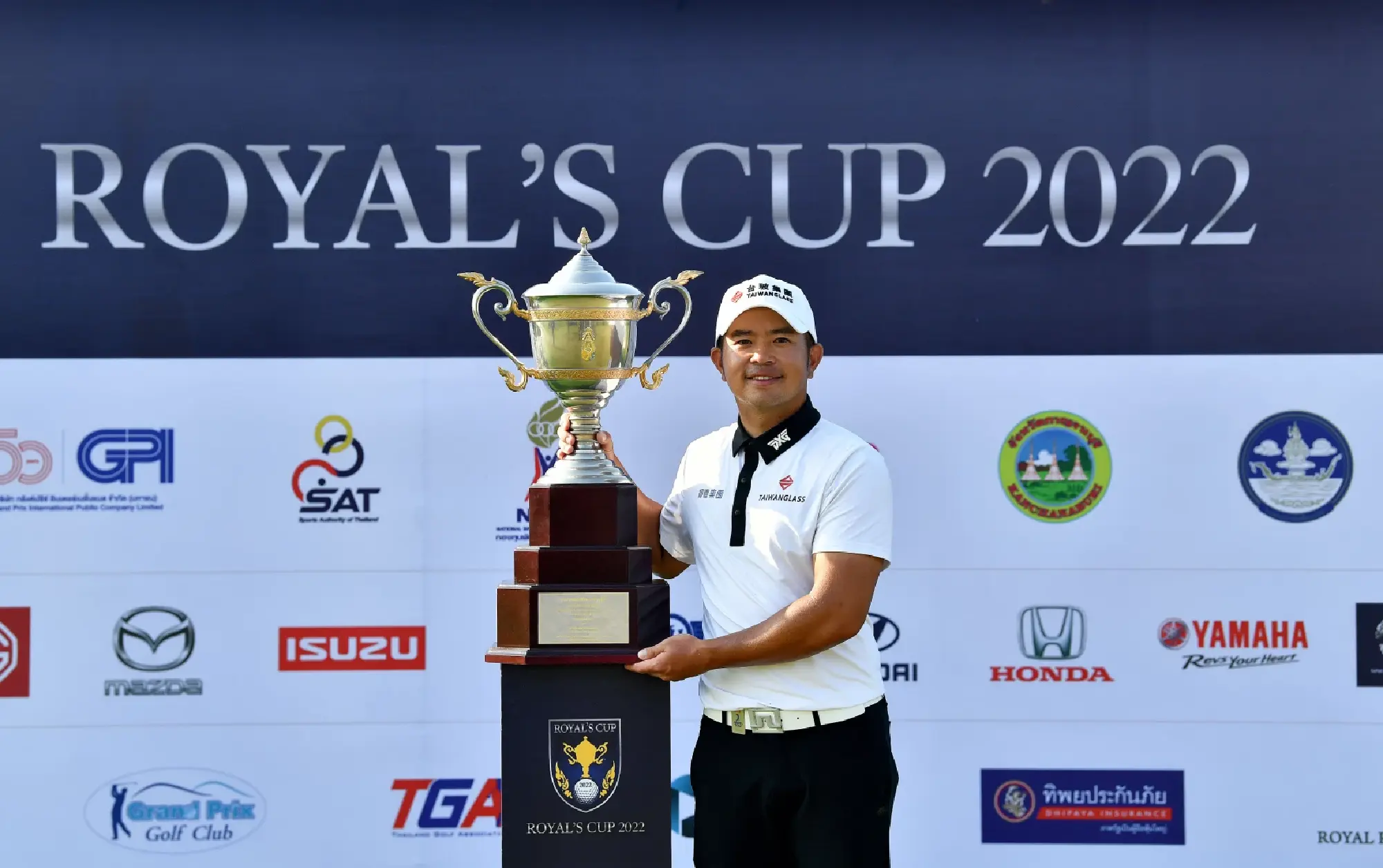 Checkered flag for Chan Shih-chang at Grand Prixv