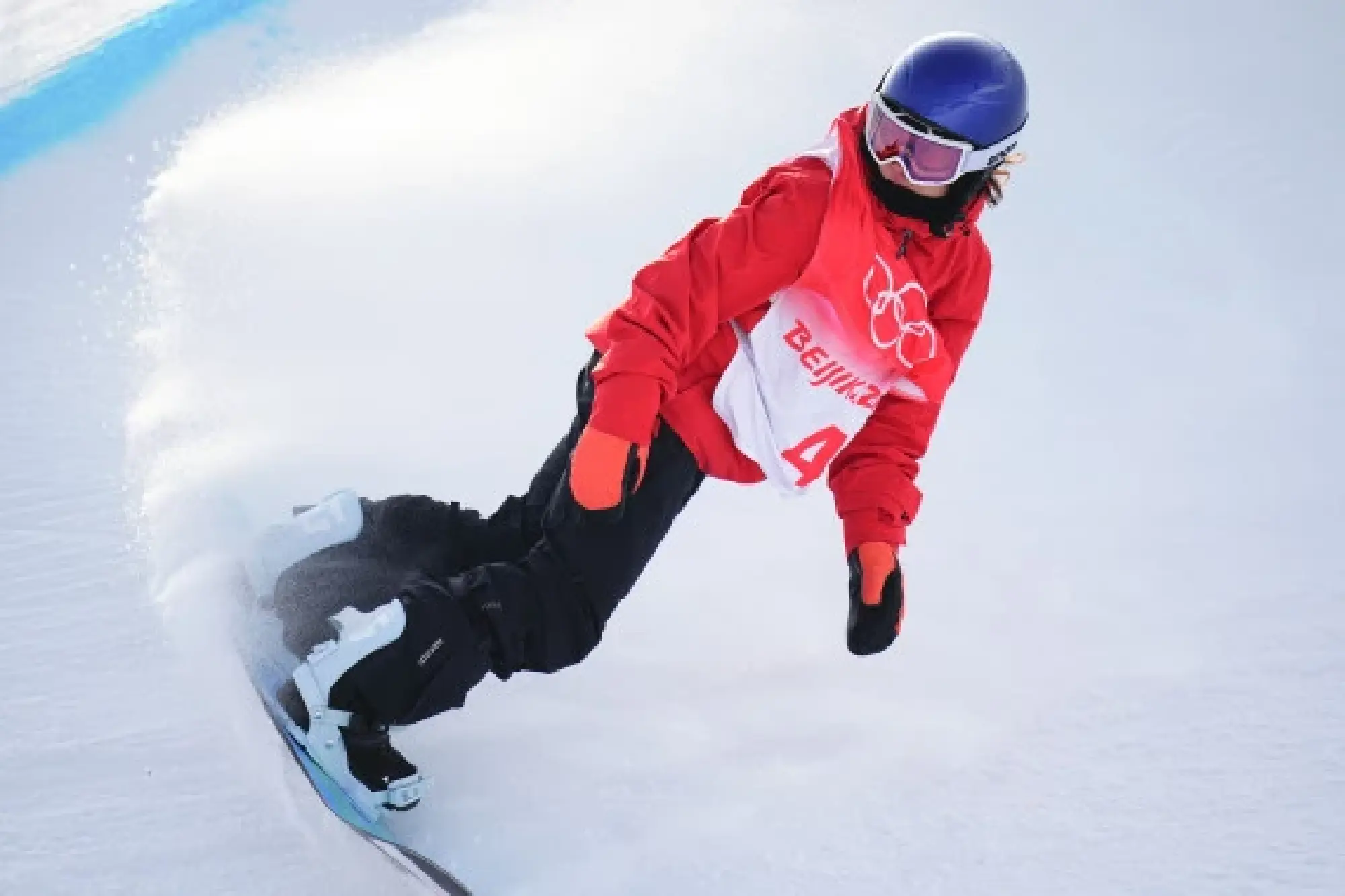 Queralt Castellet of Spain competes during the women's snowboard halfpipe final at Genting Snow Park in Zhangjiakou, north China's Hebei Province, Feb. 10, 2022. (Xinhua/Xu Chang)