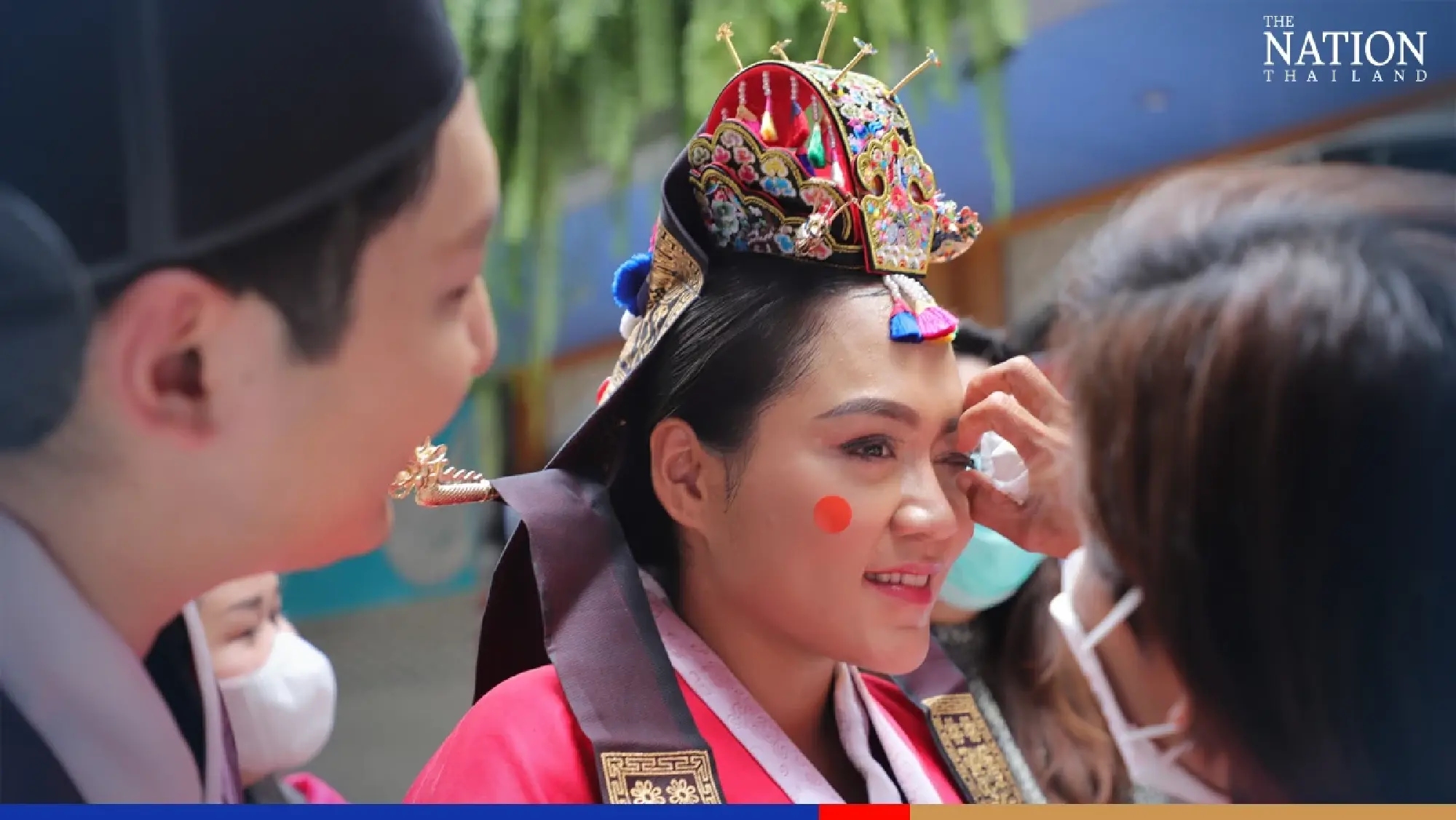 Thai-Korean couple get married Korean style in Bangkok