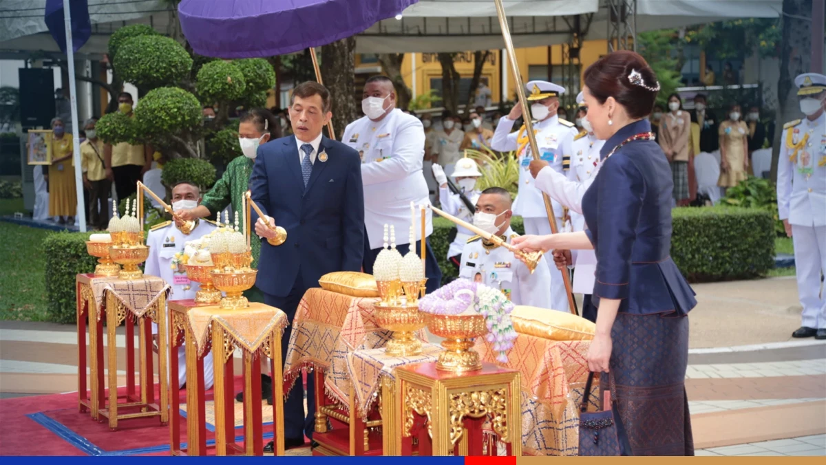 Their Majesties open new building at Siriraj Hospital