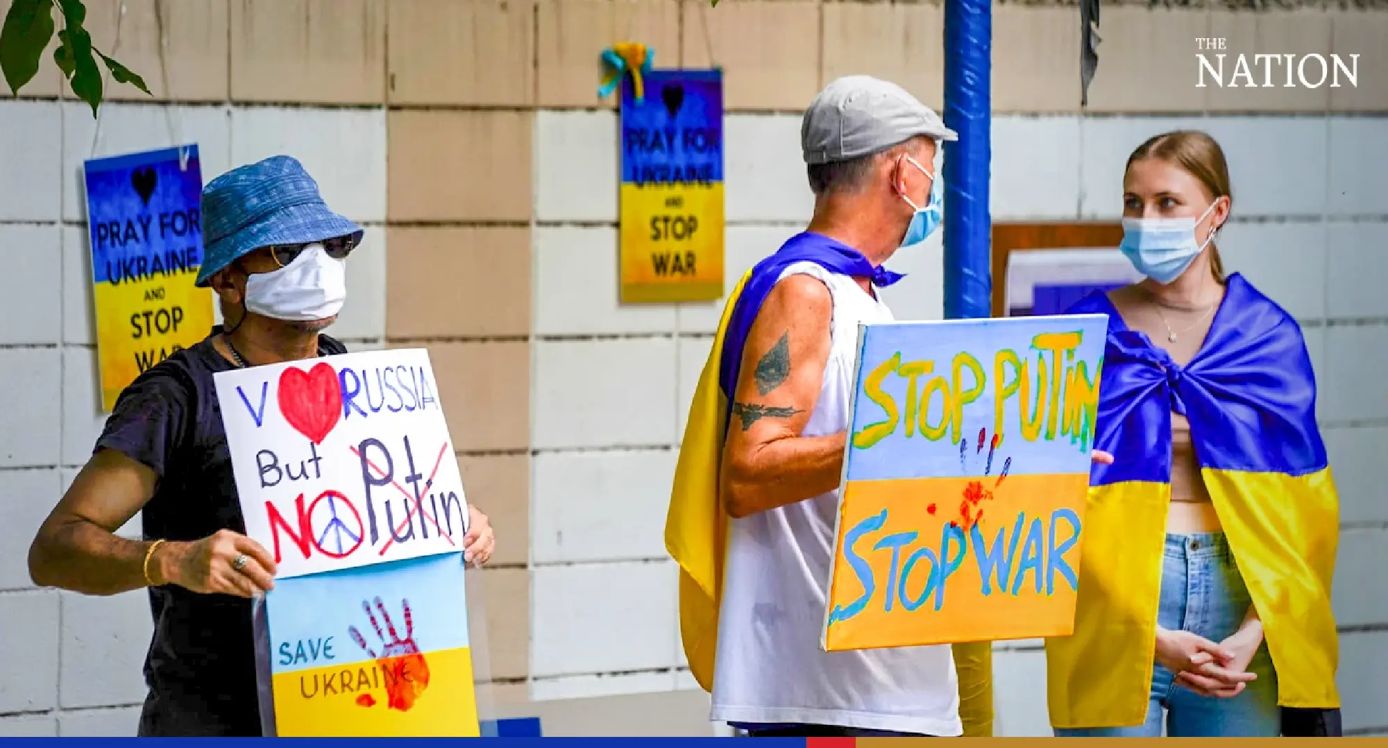 Protesters urge Russia to halt Ukraine war