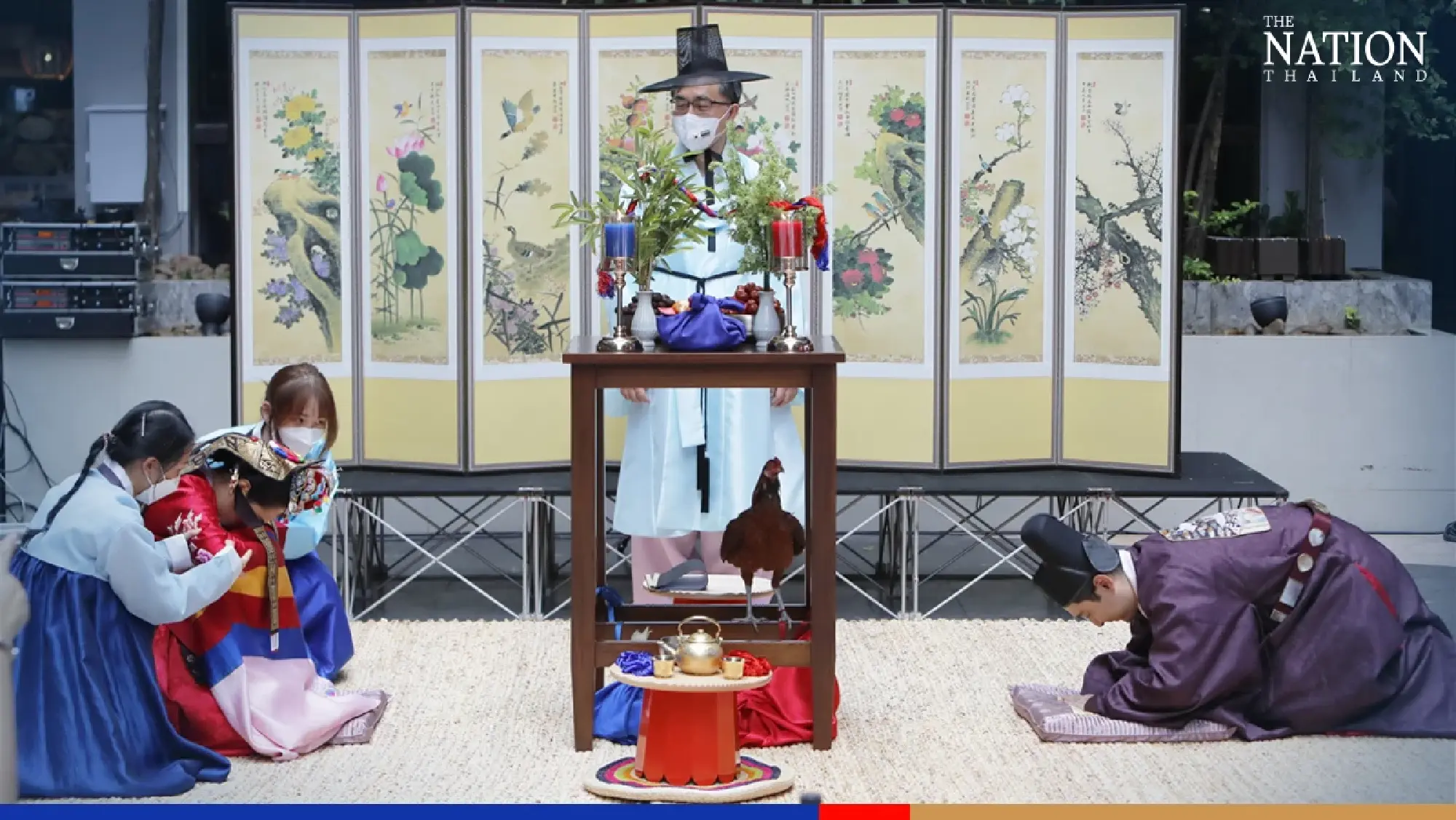 Thai-Korean couple get married Korean style in Bangkok