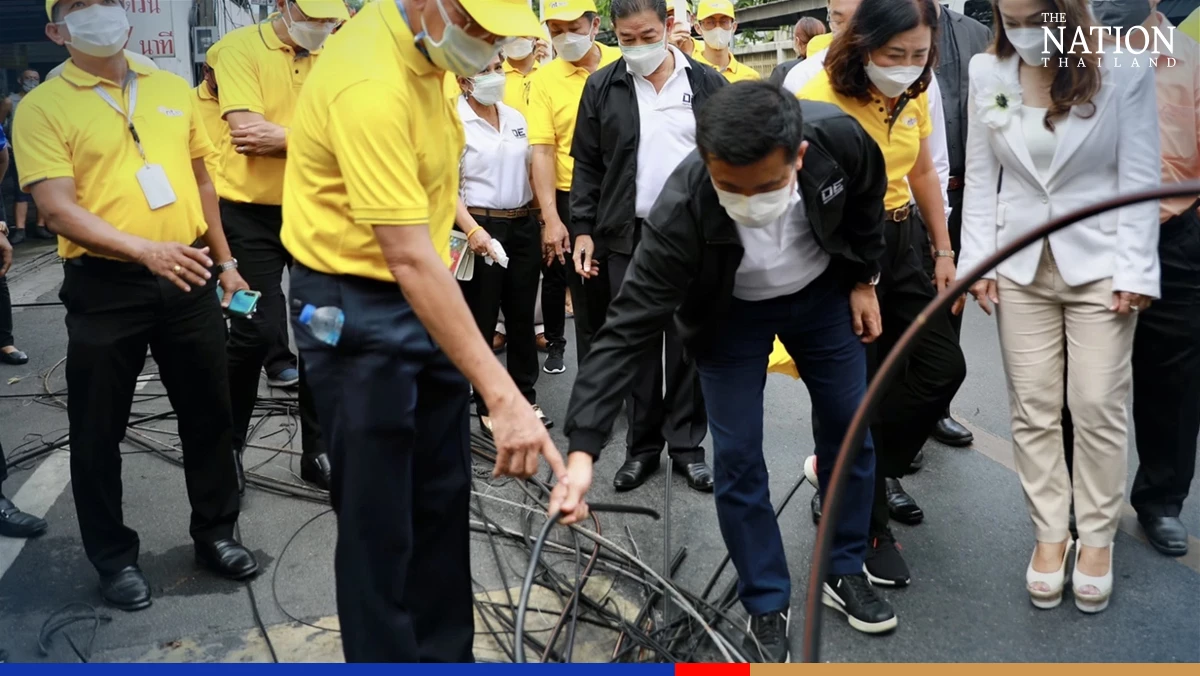 Ministry untangles cables on Sukhumvit in bid to improve city’s appearance