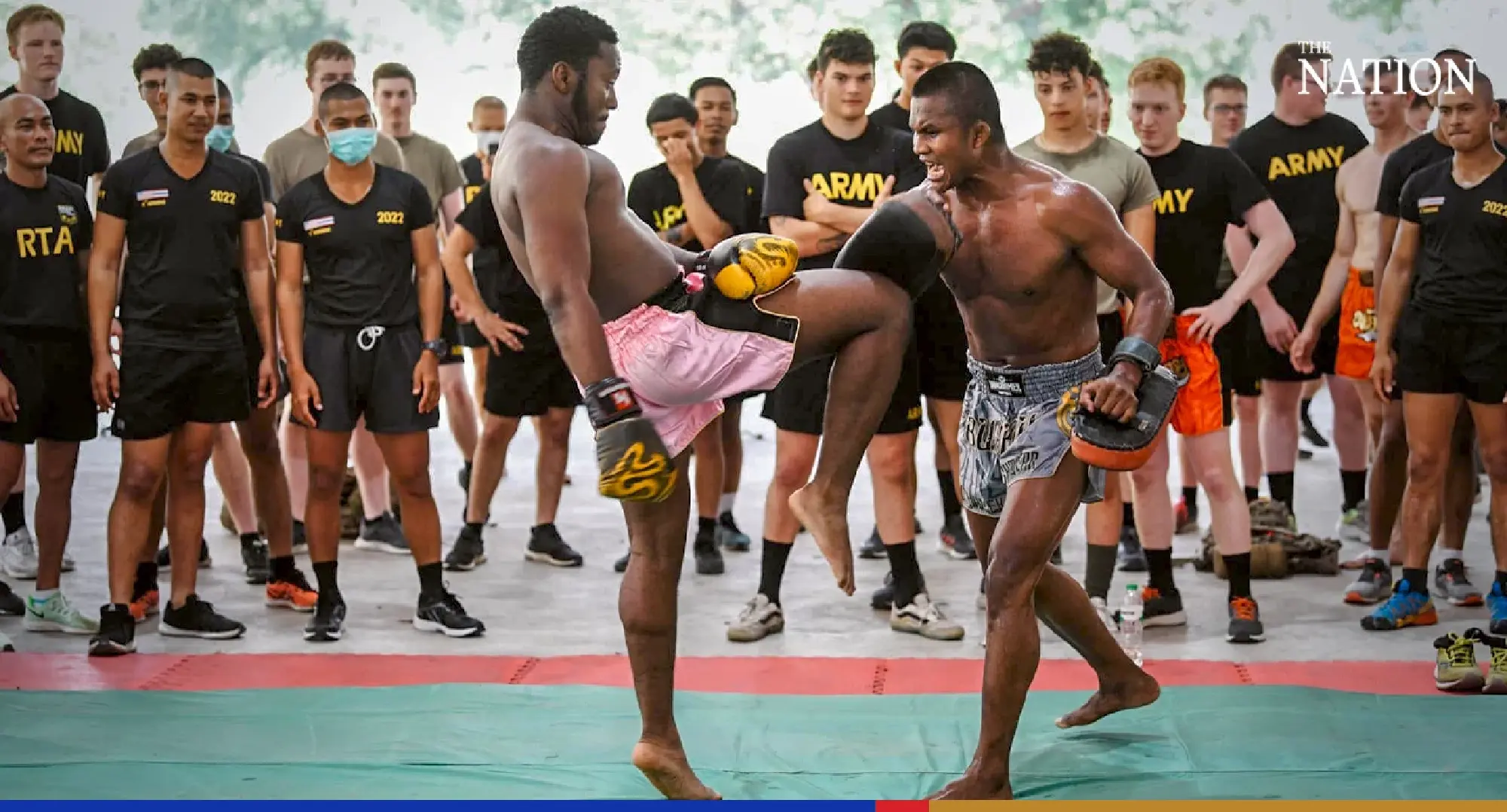 Buakaw trains US, Thai soldiers in Muay Thai
