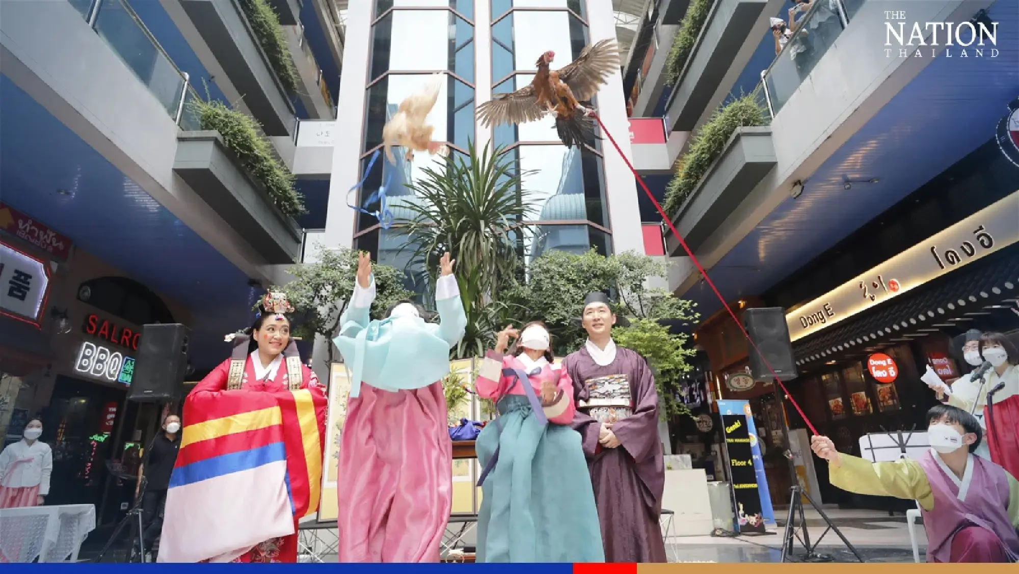 Thai-Korean couple get married Korean style in Bangkok