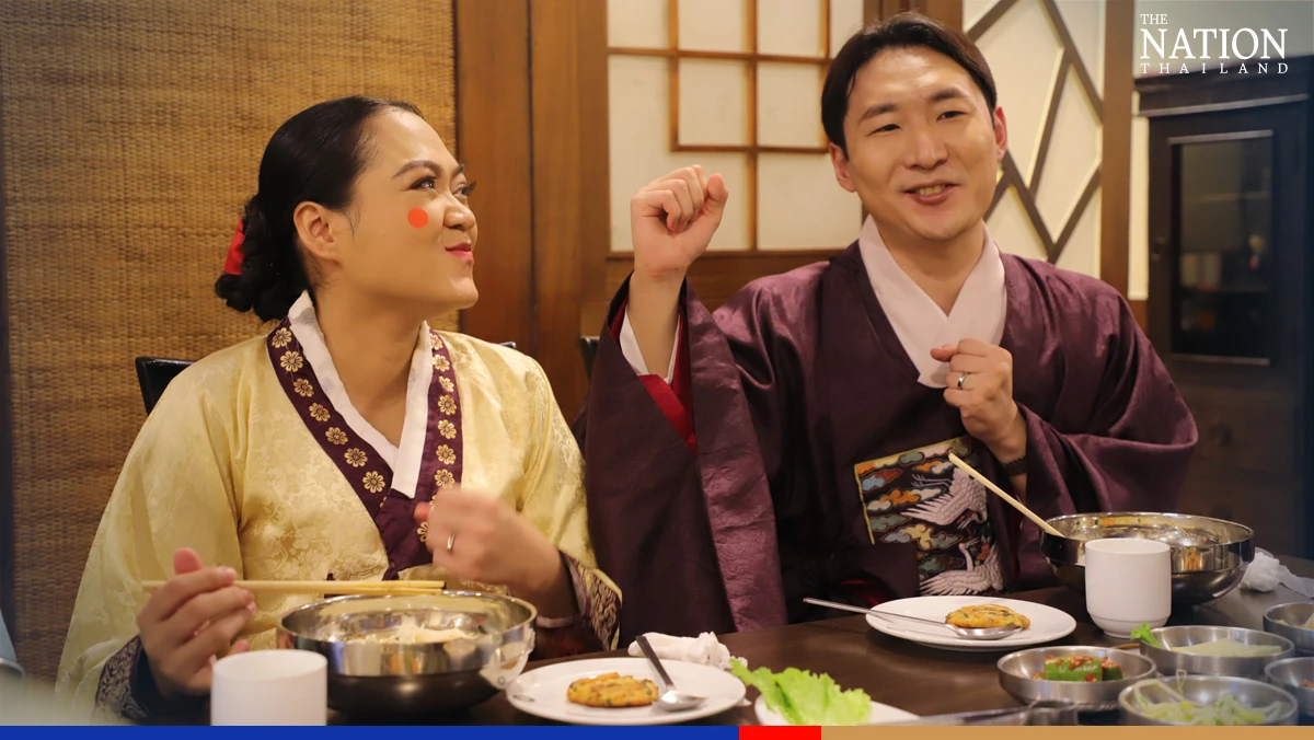 Thai-Korean couple get married Korean style in Bangkok