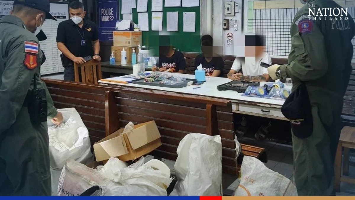 Police looking for two men who hurled ping pong bombs near PM’s residence