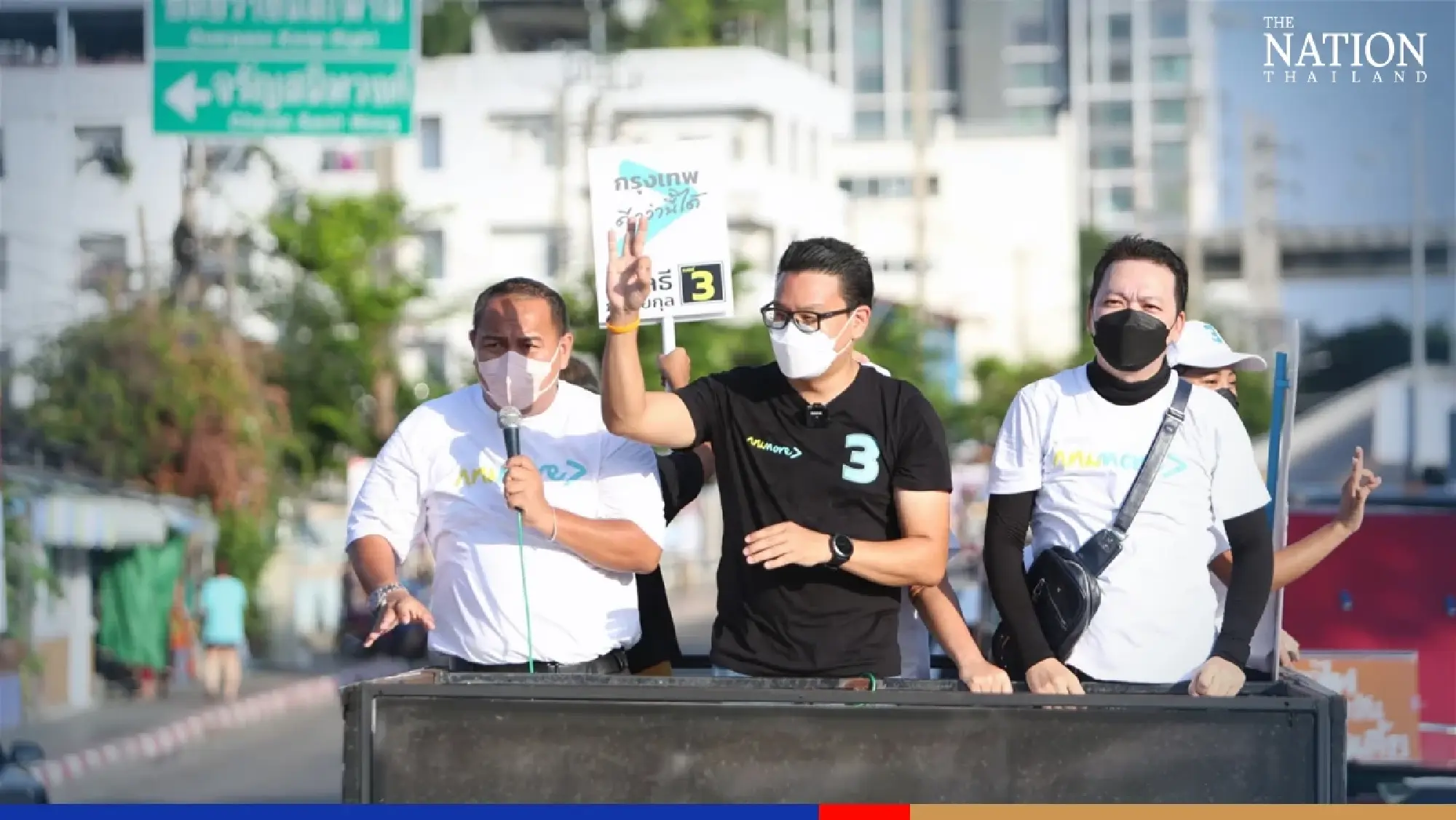 Sakoltee, Sudarat visit Bangkok markets to woo voters