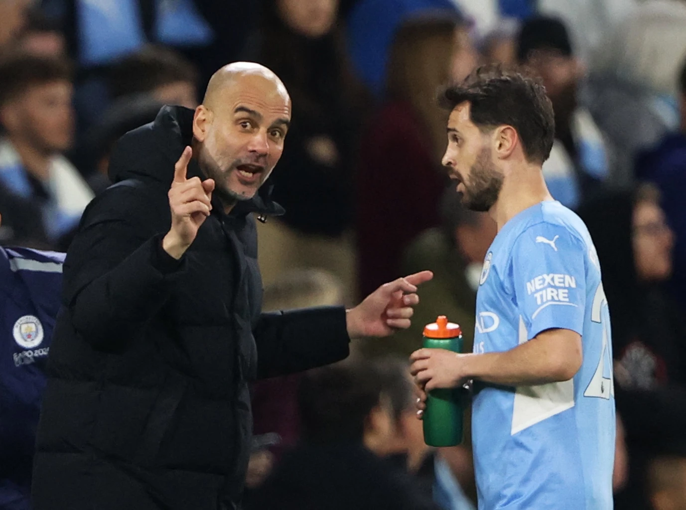  Manchester City manager Pep Guardiola speak to Bernardo Silva Action Images via Reuters/Molly Darlington