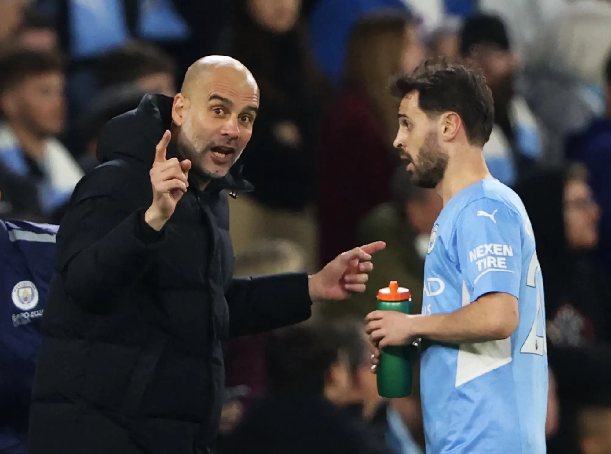  Manchester City manager Pep Guardiola speak to Bernardo Silva Action Images via Reuters/Molly Darlington