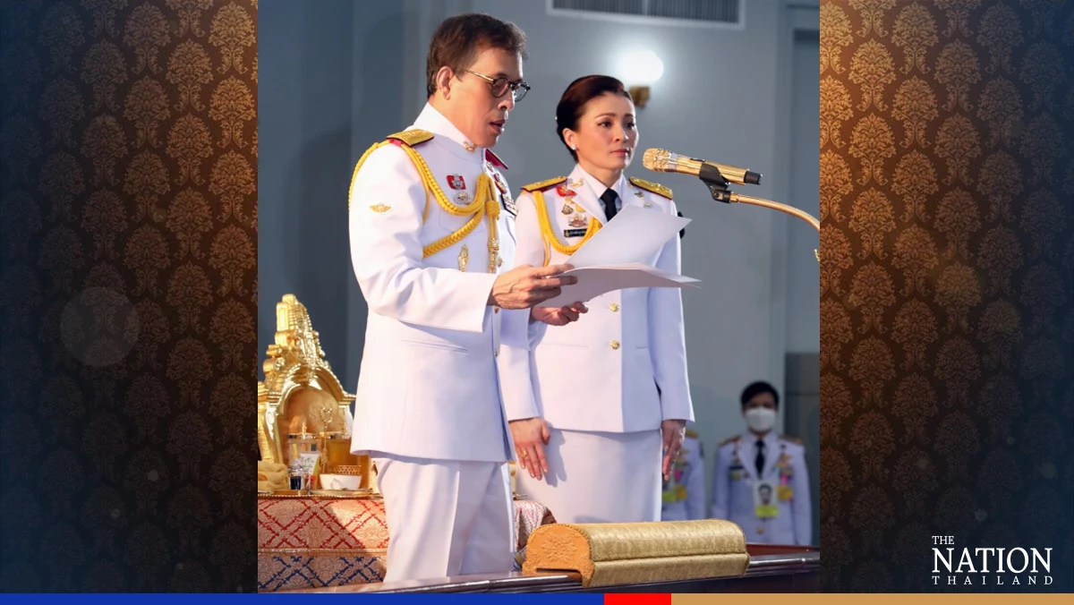 King and Queen grant diplomas to advanced military graduates