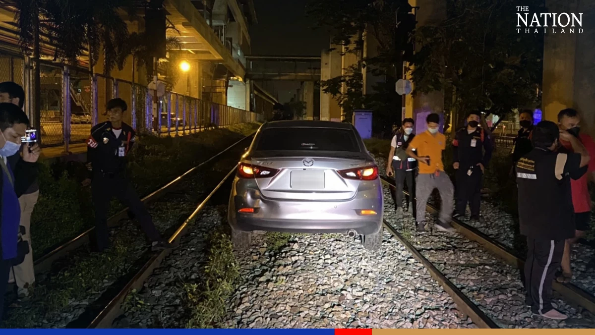 Woman driver makes wrong turn, ends up stuck in between Lak Si railway tracks