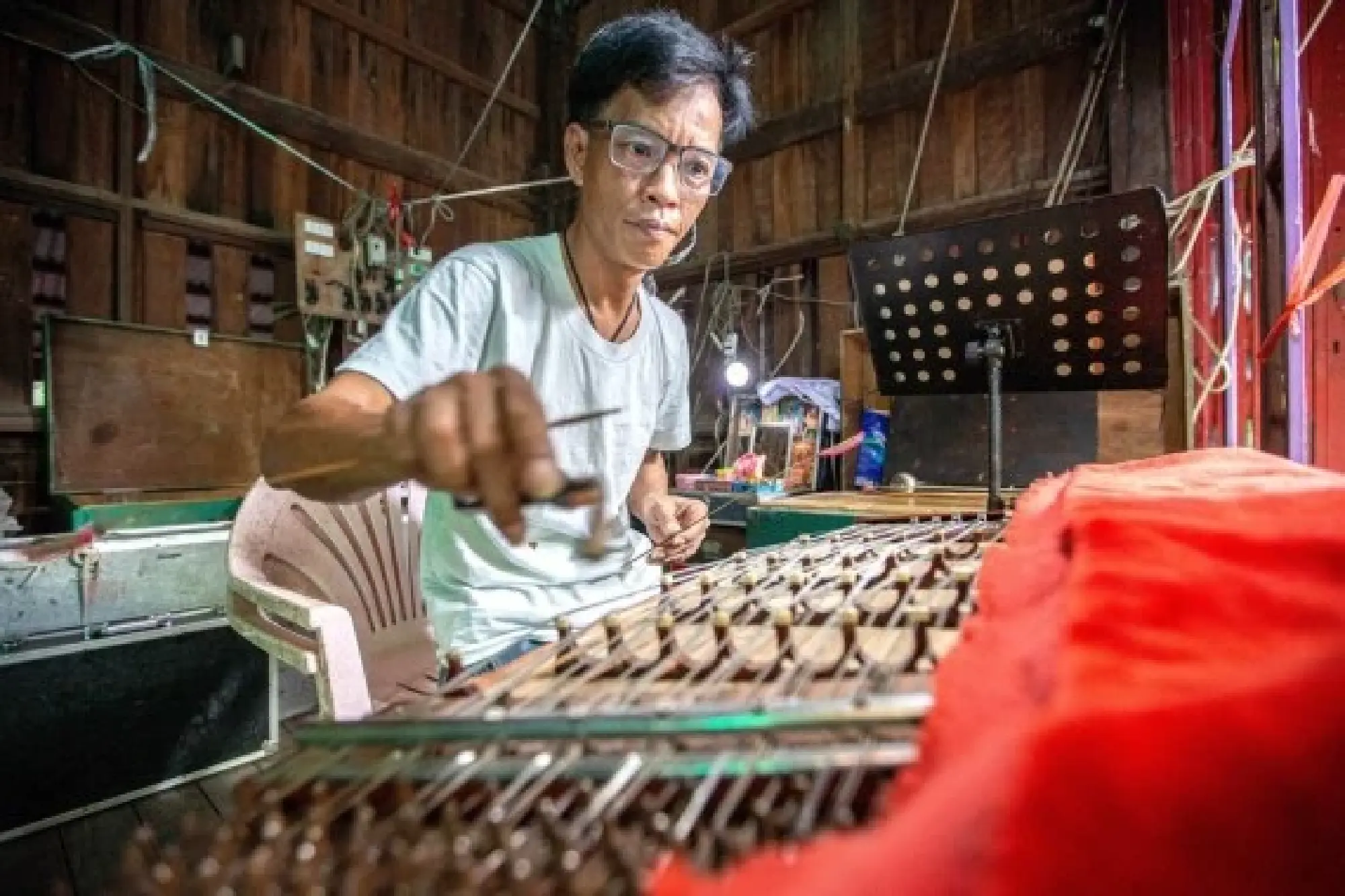 A Chaozhou Opera musician plays an instrument in Nakhon Sawan, Thailand, March 24, 2022. (Xinhua/Wang Teng)