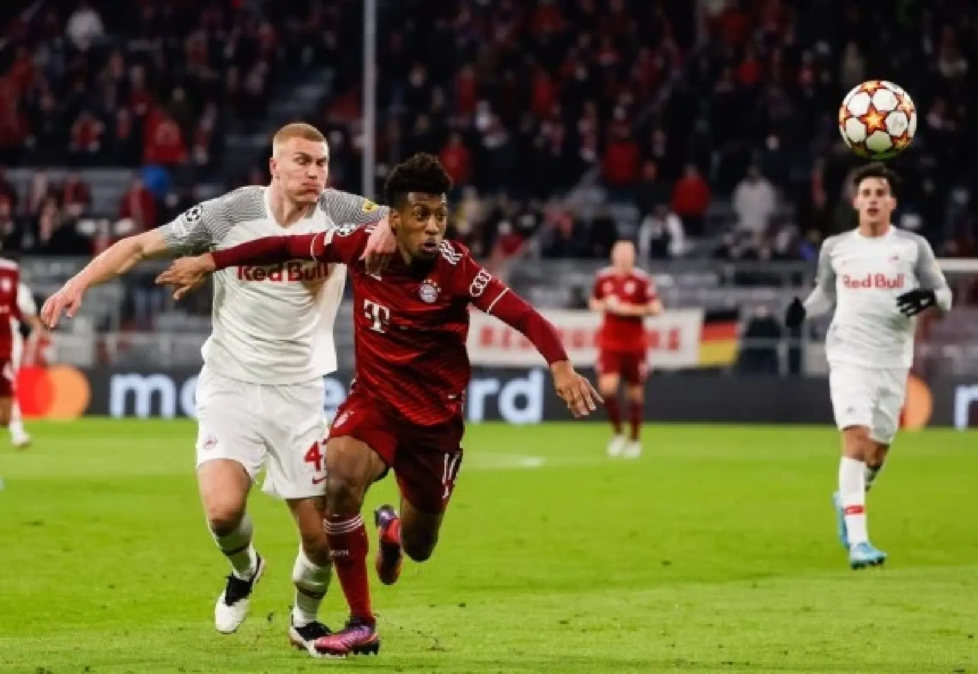 Coman (2nd L) vies with Rasmus Kristensen (1st L) of FC Salzburg during their UEFA Champions League match on March 8, 2022. (Photo by Philippe Ruiz/Xinhua)