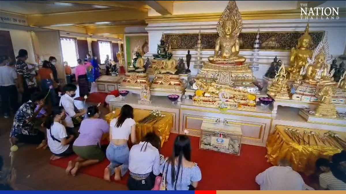 Thais, foreigners flocked to Bangkok’s Wat Saket to make merit