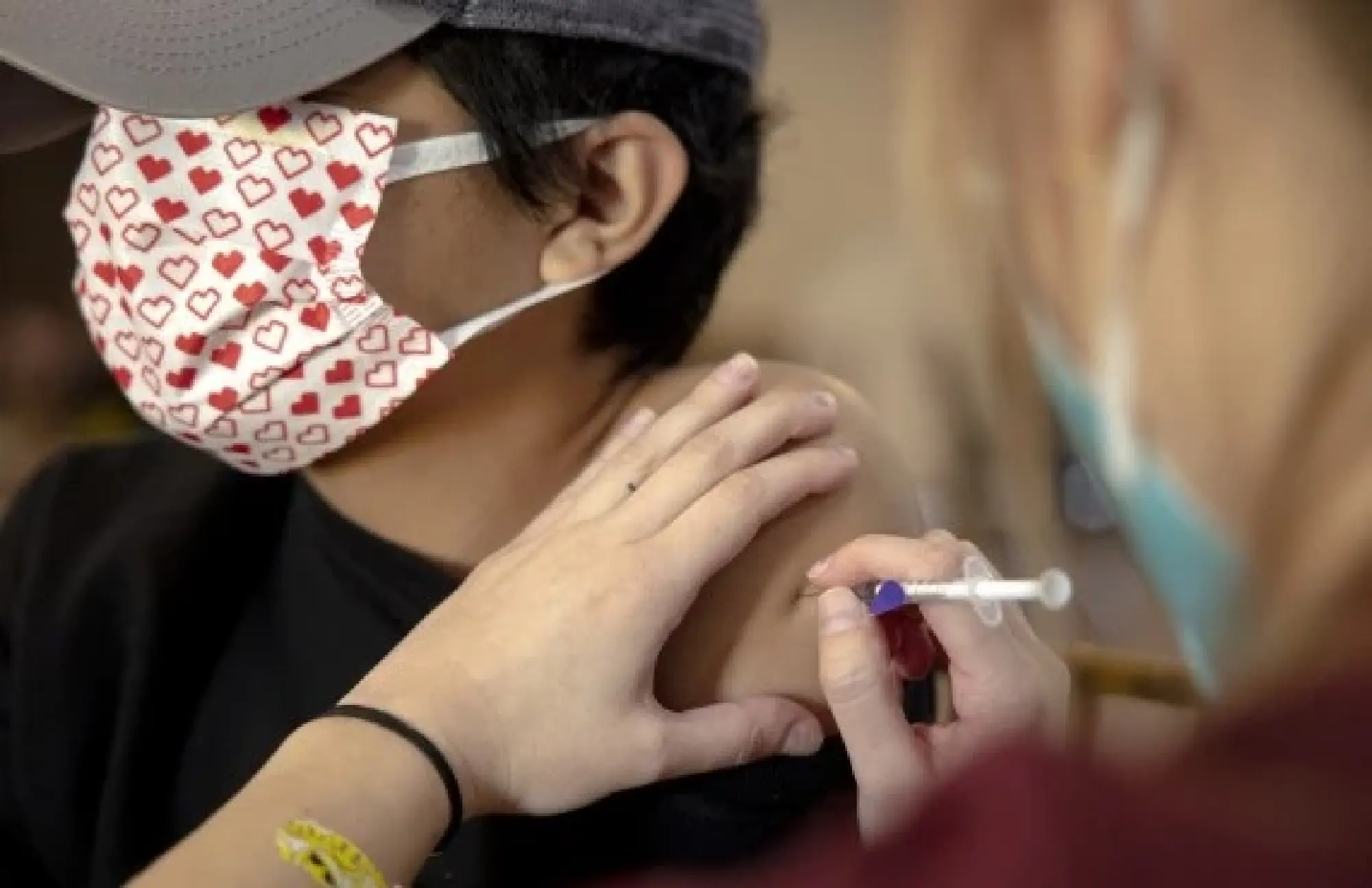 A man receives a dose of COVID-19 vaccine at a vaccine clinic in San Antonio, Texas, the United States, Jan. 9, 2022. (Photo by Nick Wagner/Xinhua)
