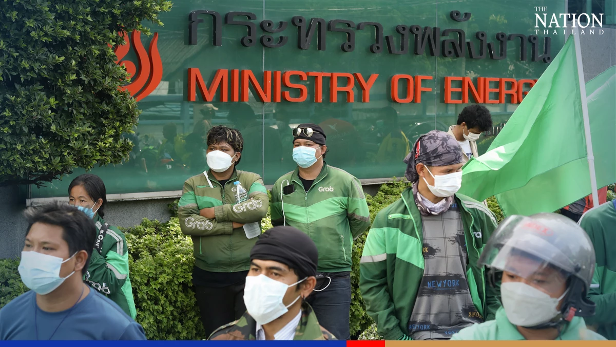 Delivery riders protest at Energy Ministry to demand fuel price cap