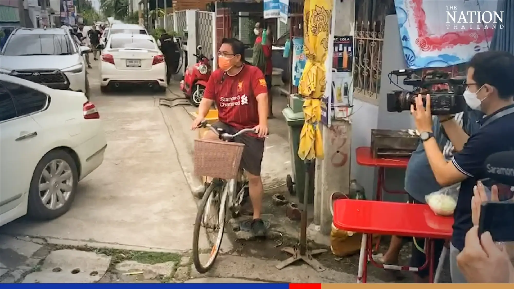 Bangkok governor candidates Wiroj, Chadchart roll up to vote