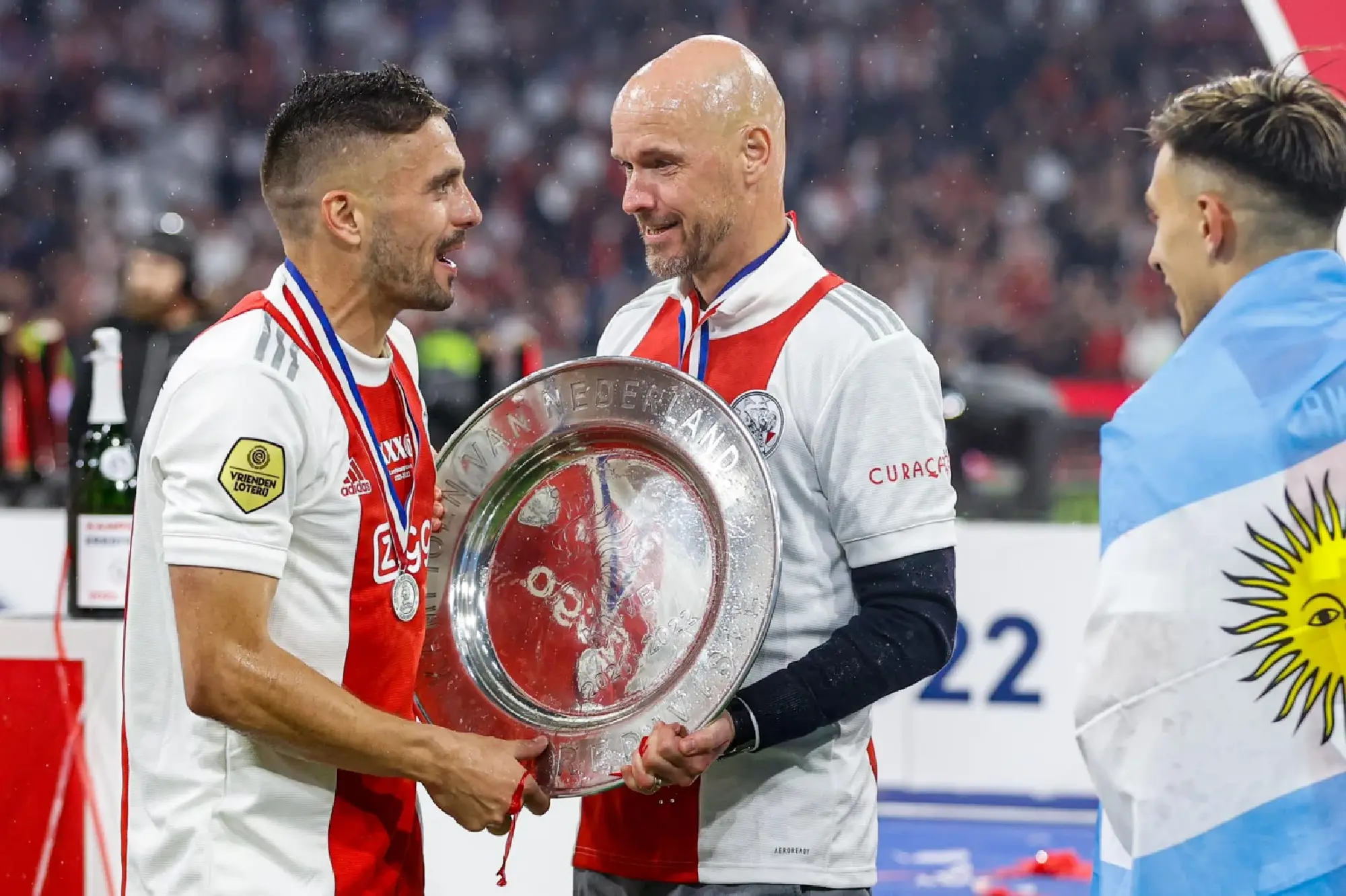 Erik ten Hag wraps up league title with Ajax before taking Manchester united/Photo via facebook.com/afcajax