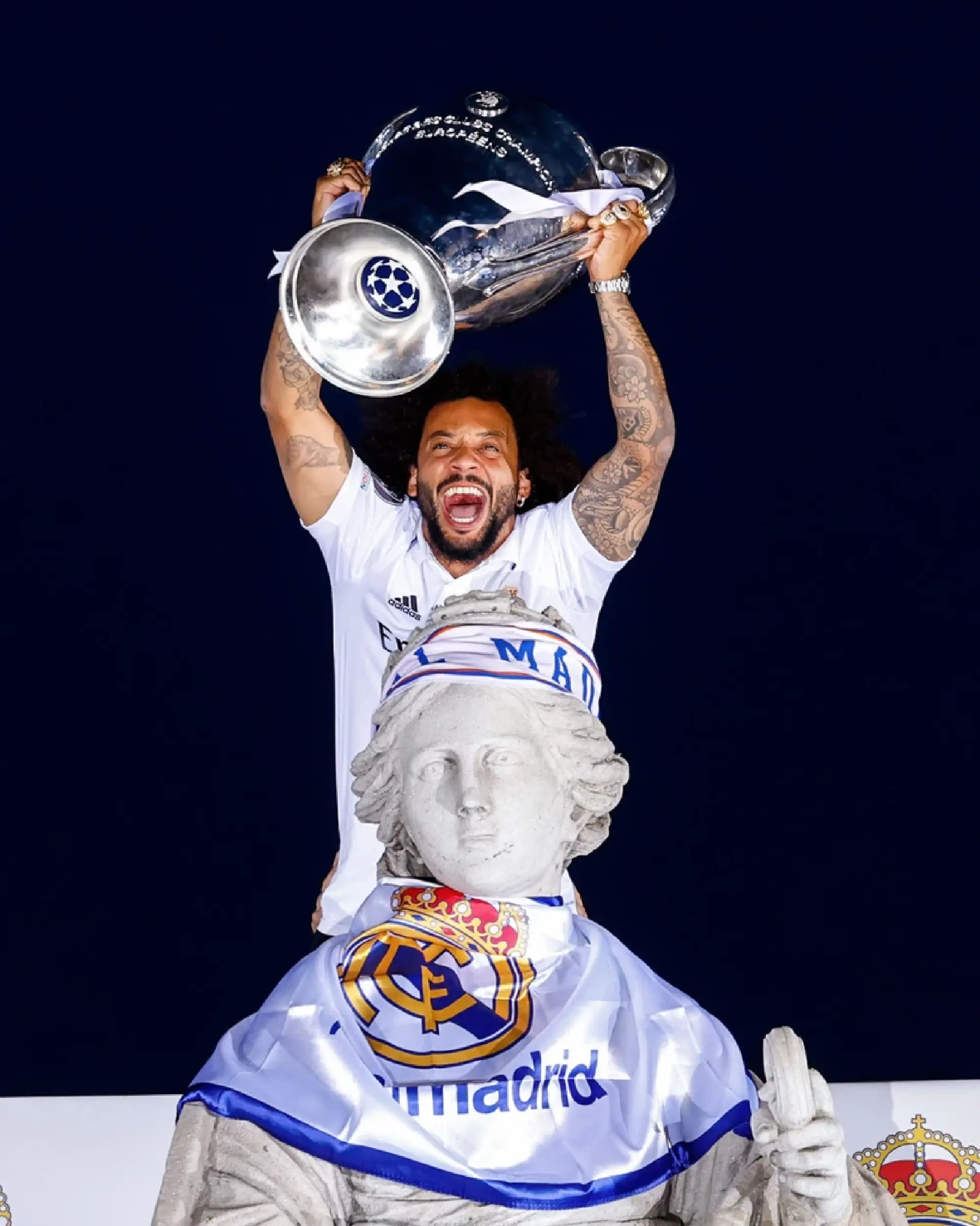 Real fans burst with excitement as players celebrate at Cibeles fountain