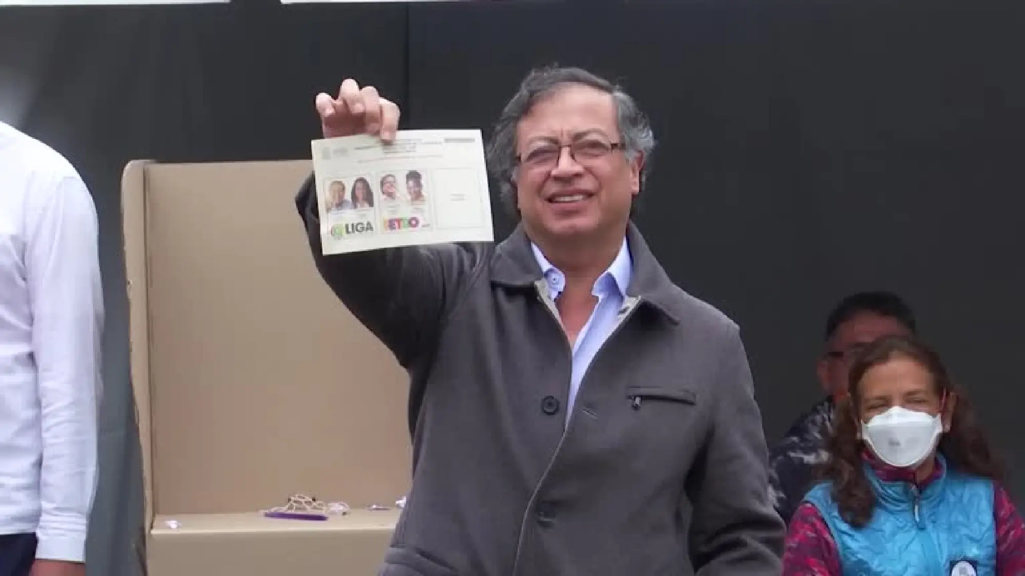 Construction magnate Hernandez concedes defeat in Colombia presidential race