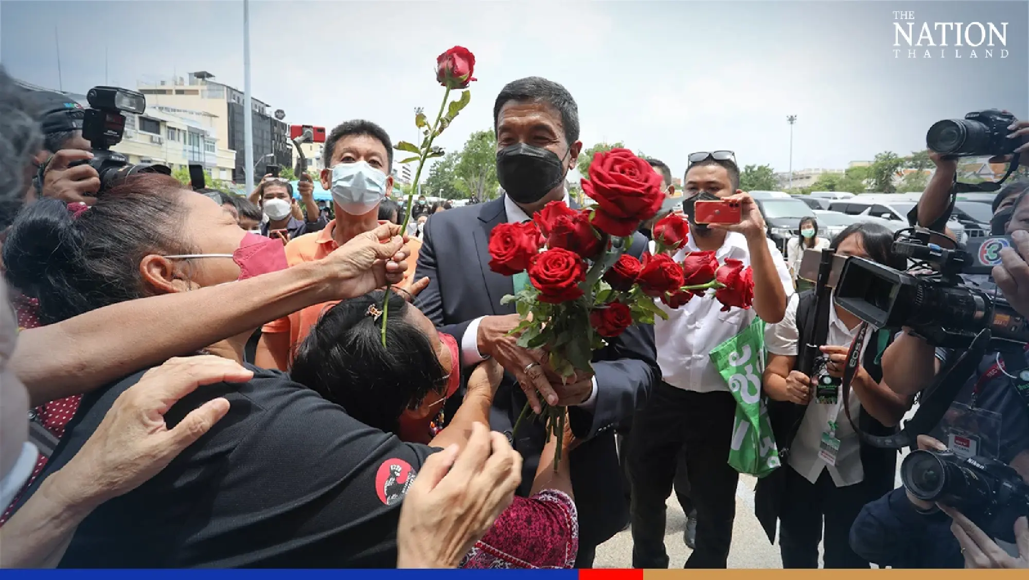 Bangkok Governor Chadchart reports for work