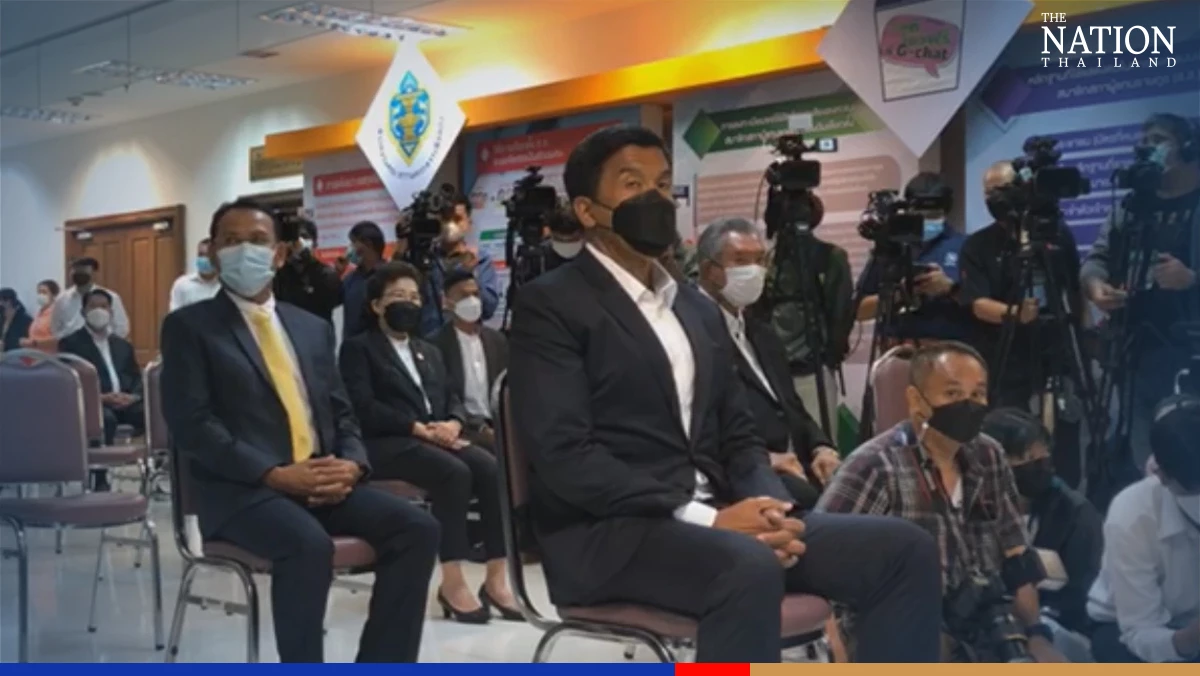 Bangkok Governor Chadchart reports for work