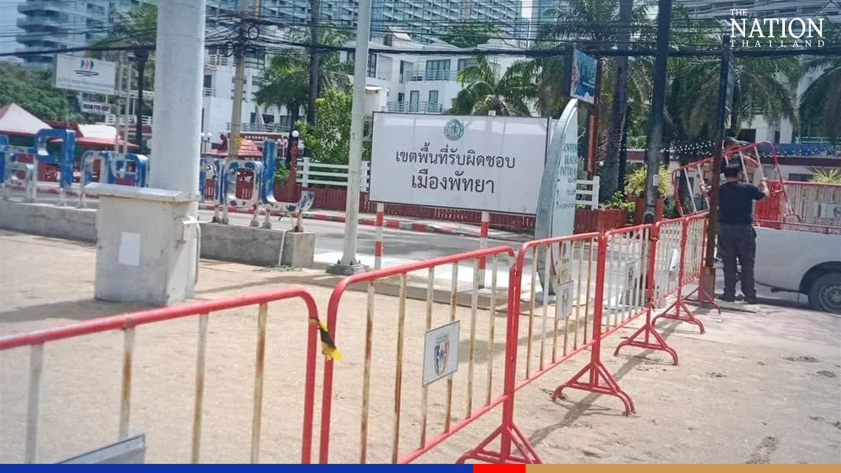 Netizens slam Pattaya City for dividing Jomtien Beach to tackle vendors