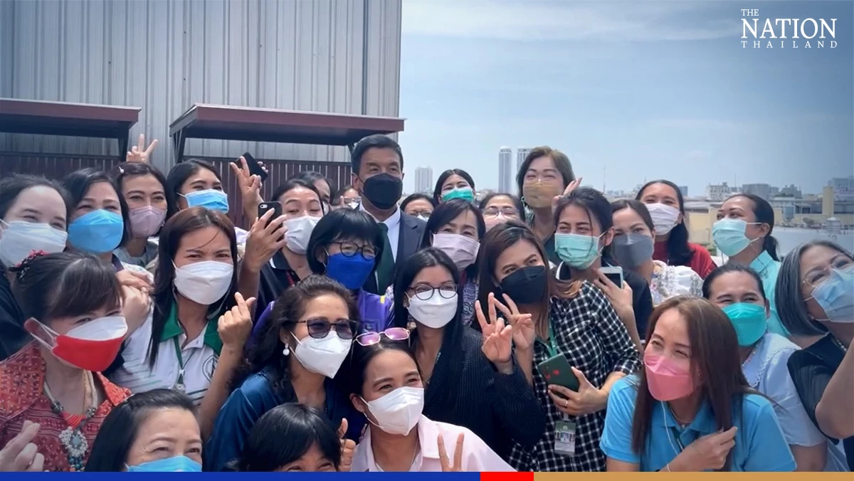 Bangkok Governor Chadchart reports for work