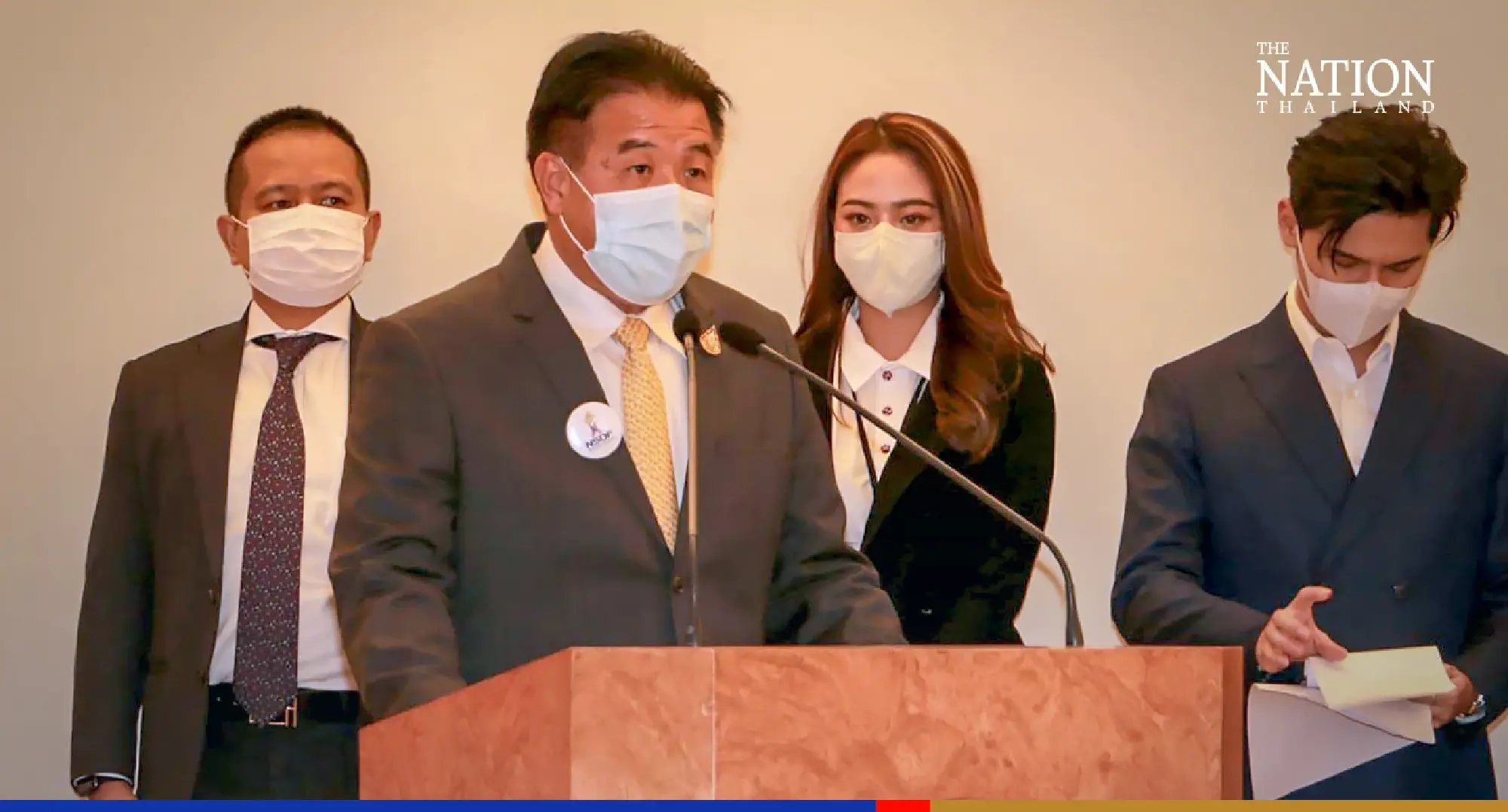 PM hands THB207m in bonuses to Thais who bagged medals at SE Asian Games