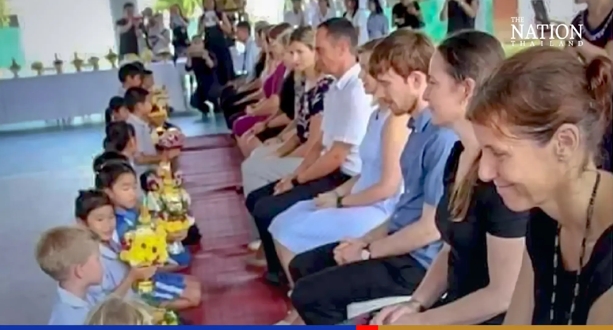 Uni ban on students prostrating to teachers rekindles Wai Khru debate