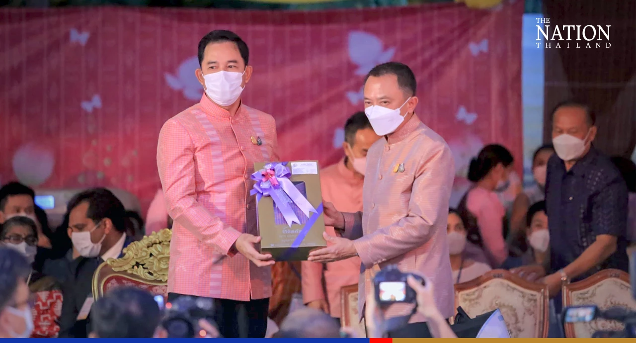 Ubon Ratchathani’s grand candle procession lures thousands of spectators