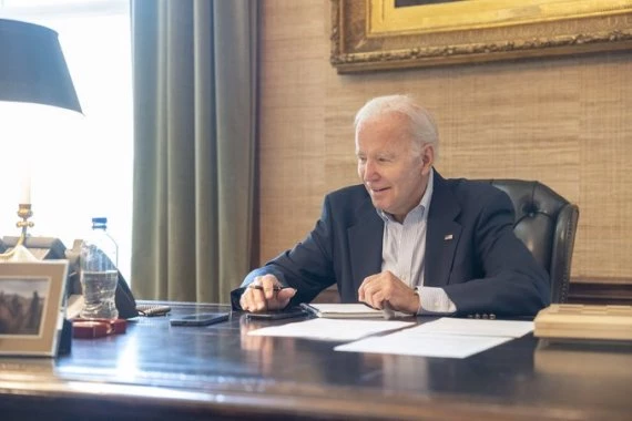 Photo posted on the official Twitter account of U.S. President Joe Biden on July 21, 2022 shows Biden working at the White House, in Washington, D.C., the United States after he tests positive for COVID-19. (Photo credit: President Biden Twitter account)