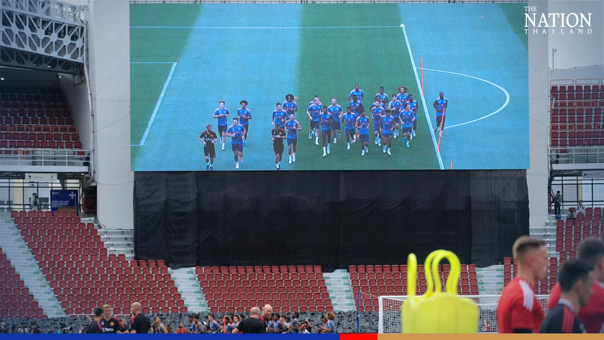 Man U hold first public training session in Bangkok