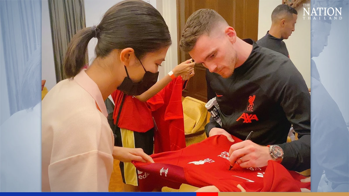 Taekwondo champ Panipak meets Liverpool players