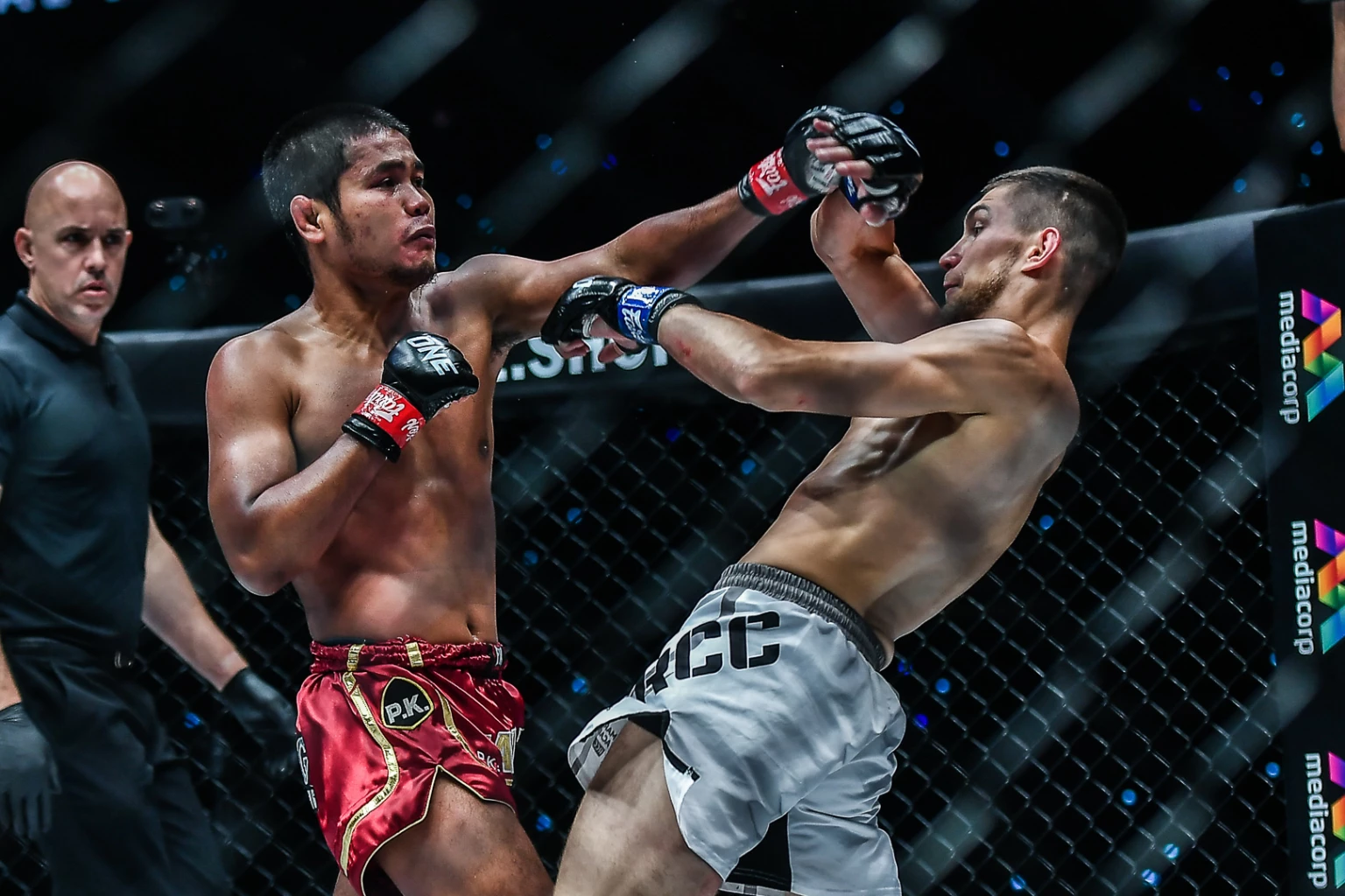 Sinsamut Klinmee makes history, Muangthai earns hard-fought win at One 159