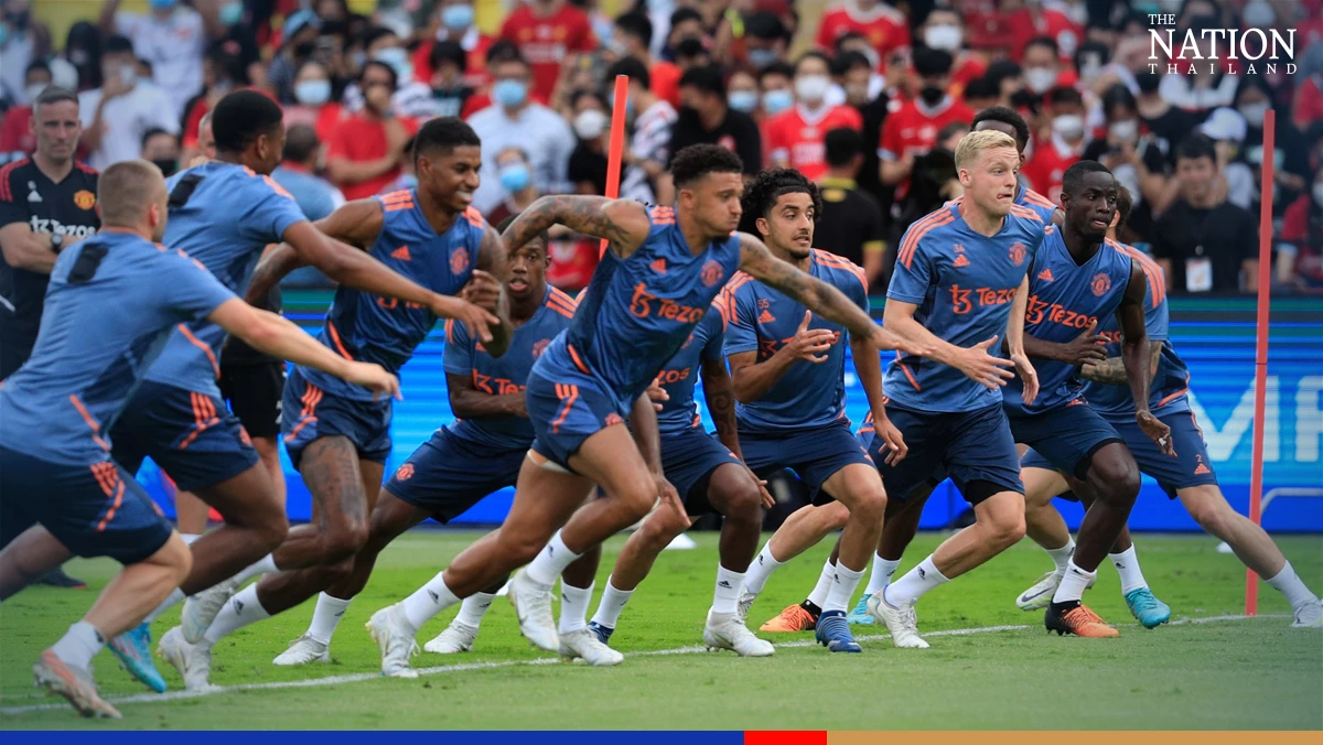 Man U hold first public training session in Bangkok