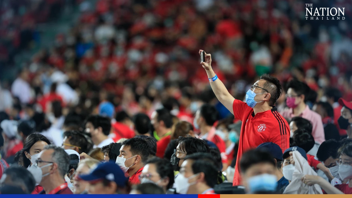 Players thanks Thai fans after Man Utd rout Liverpool