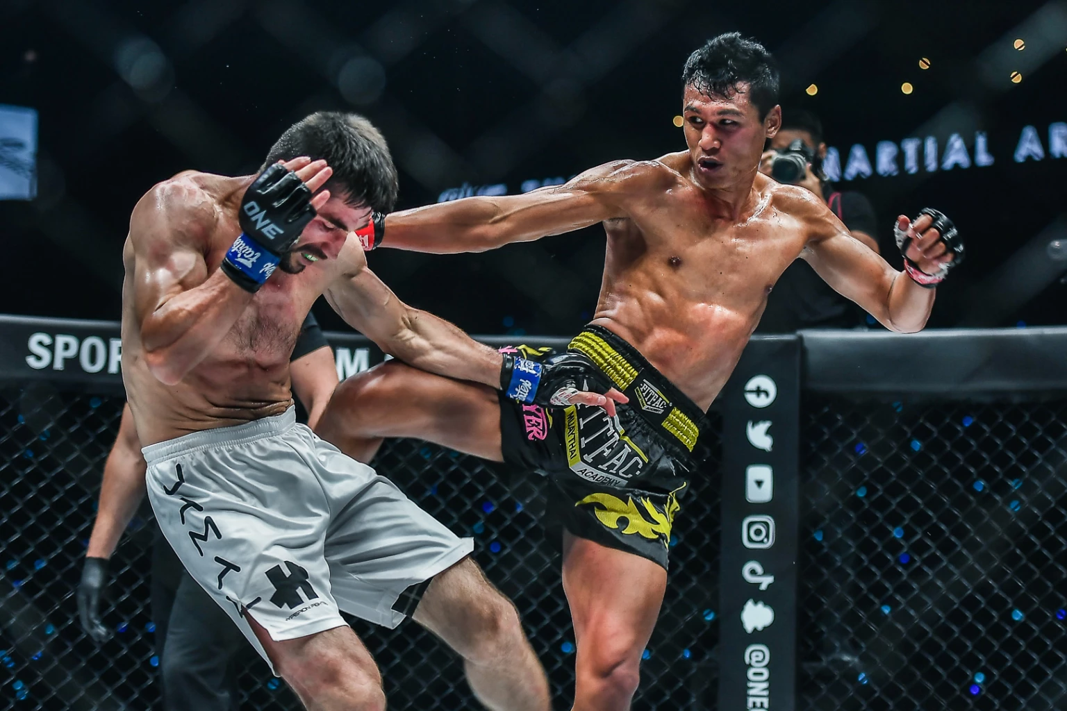 Sinsamut Klinmee makes history, Muangthai earns hard-fought win at One 159