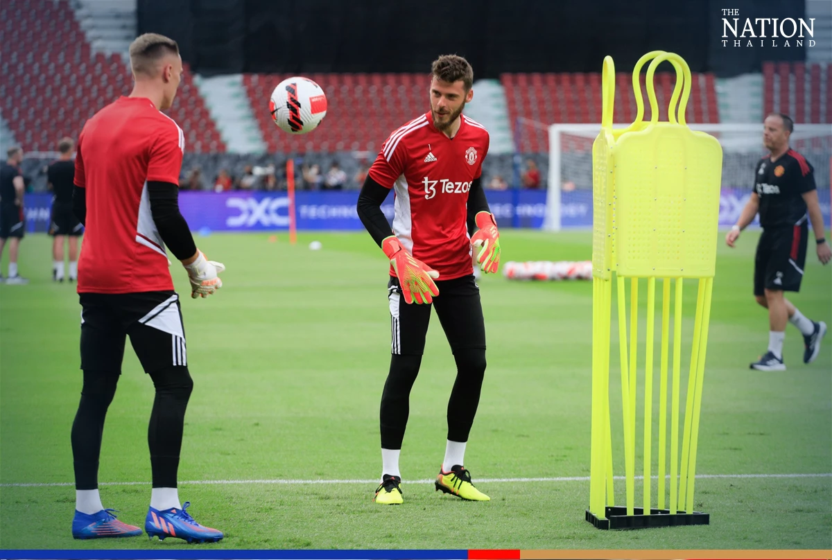 Man U hold first public training session in Bangkok