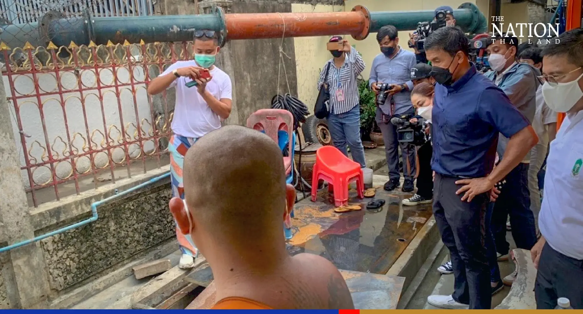 ‘Don’t underestimate Covid’, Chadchart warns Khlong Toei communities