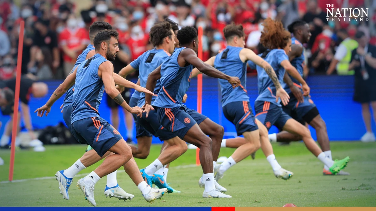 Man U hold first public training session in Bangkok