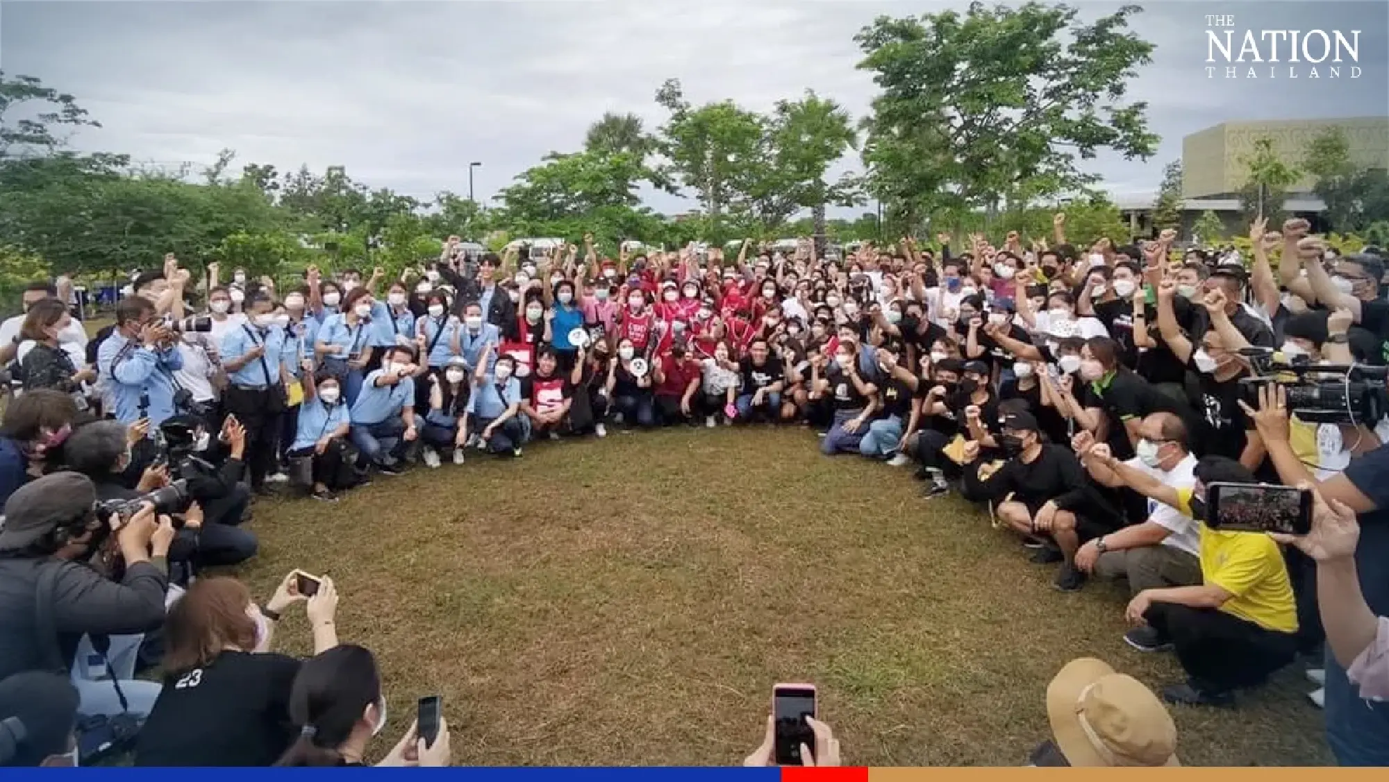 The Nation joins Chadchart’s ‘green Bangkok’ campaign and plants trees