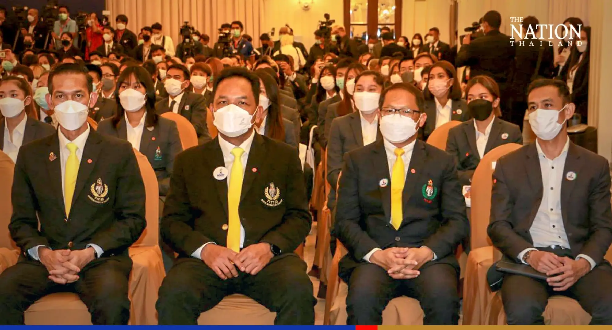 PM hands THB207m in bonuses to Thais who bagged medals at SE Asian Games