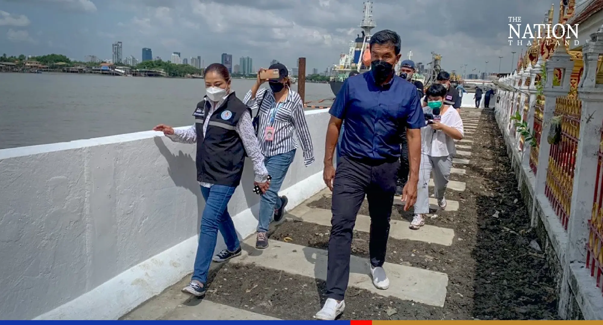 ‘Don’t underestimate Covid’, Chadchart warns Khlong Toei communities