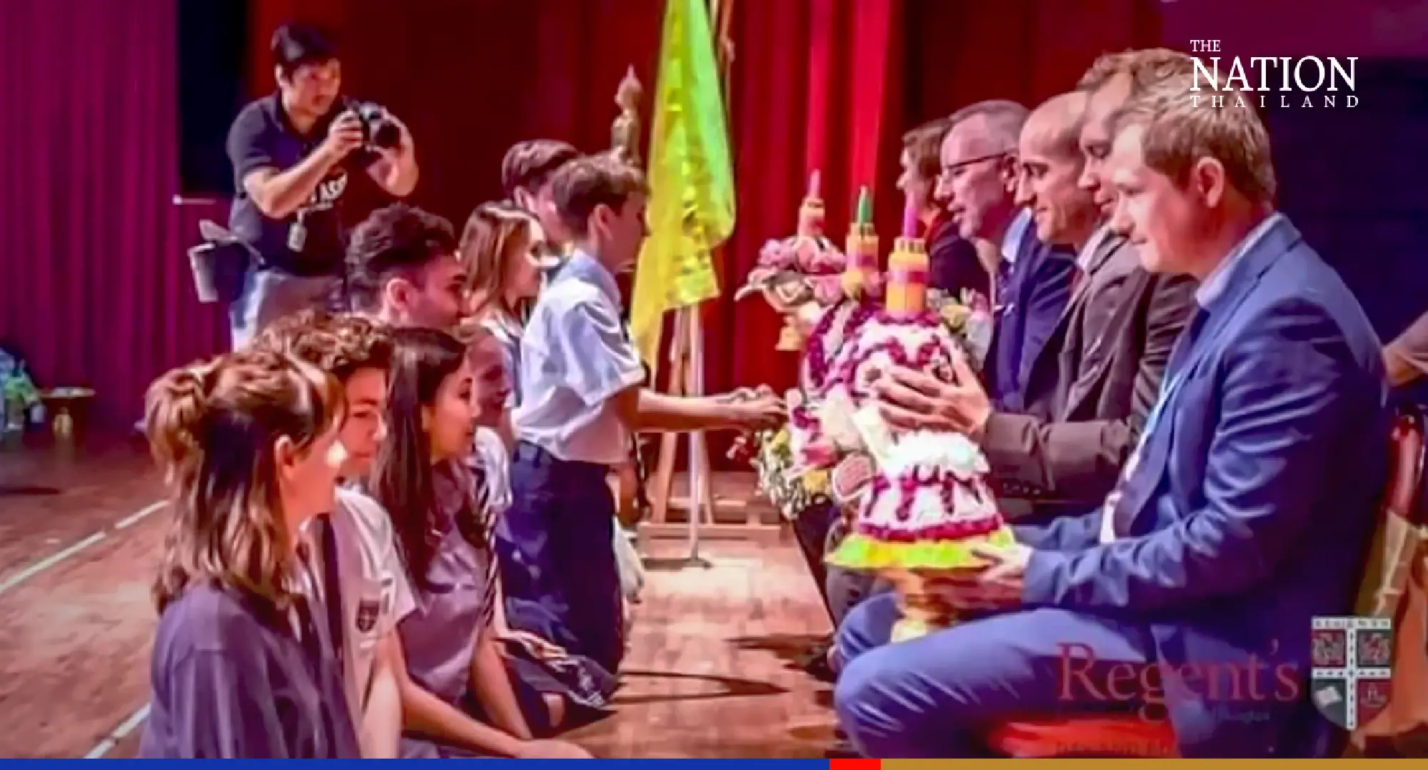 Uni ban on students prostrating to teachers rekindles Wai Khru debate